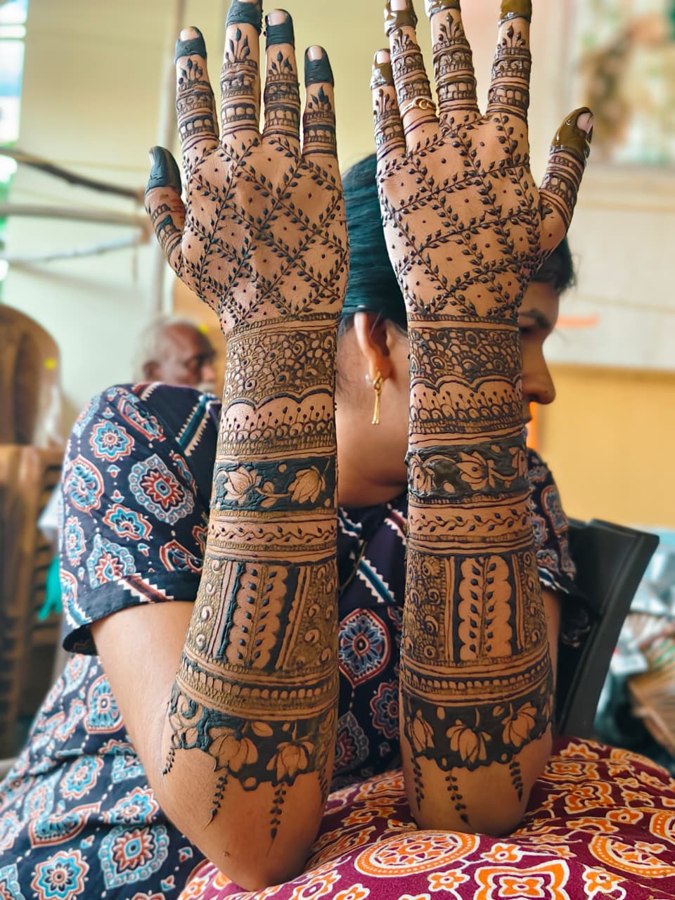 Forearm mehandi design details