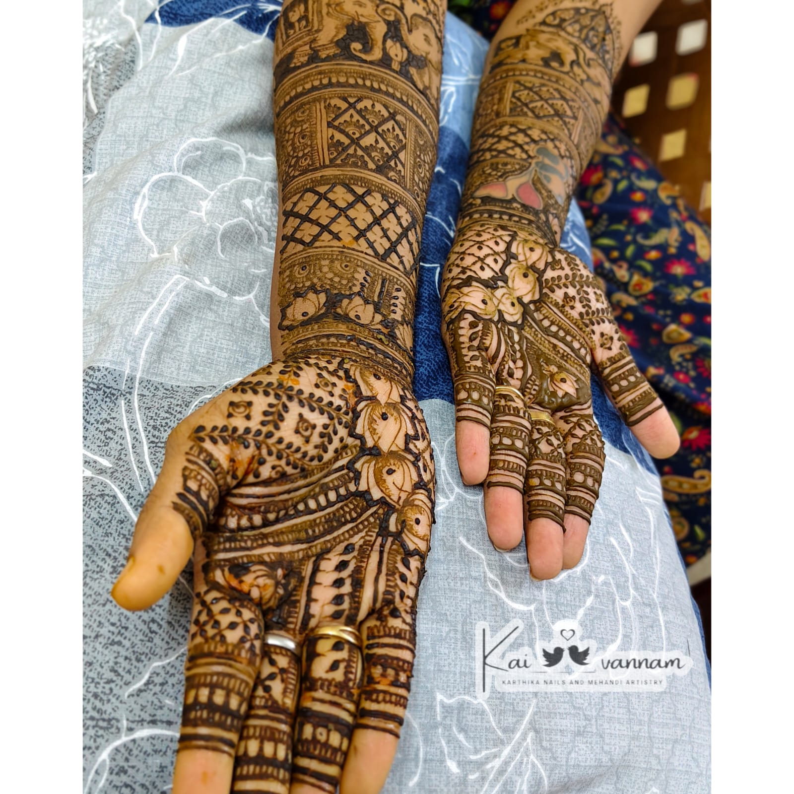 Minimalist finger patterns mehandi