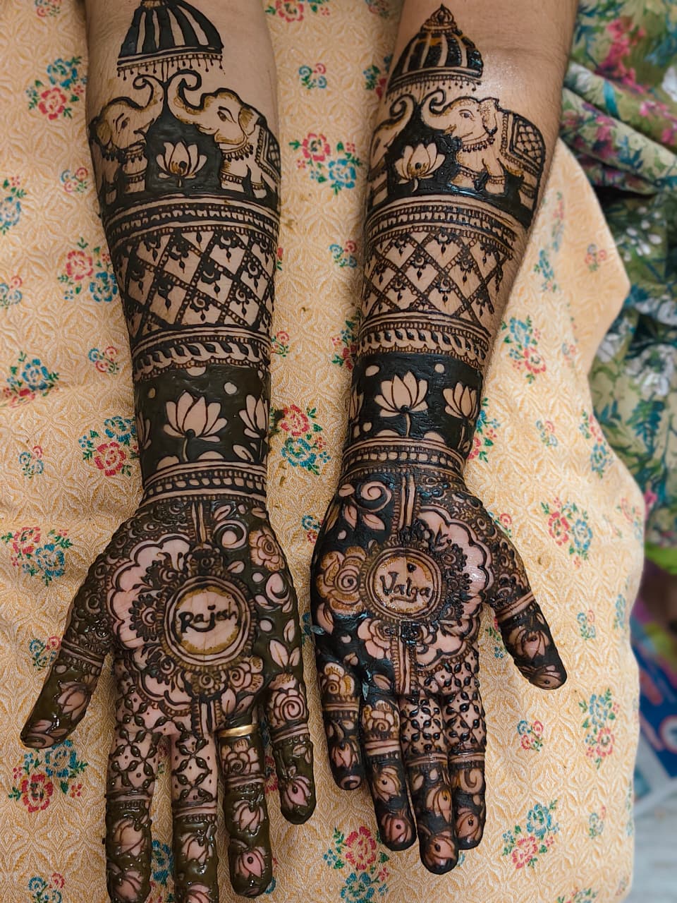 Arabic back-hand design